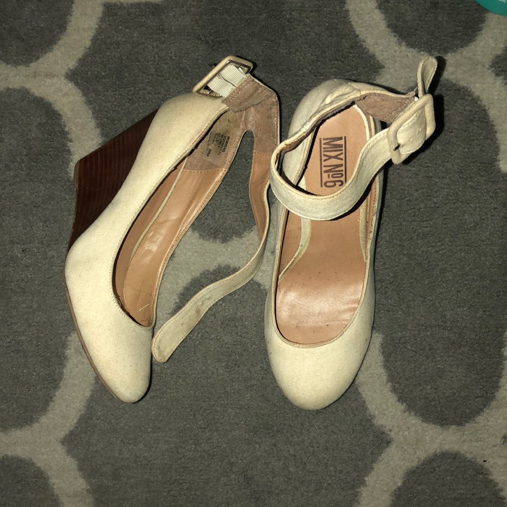WHITE WEDGE